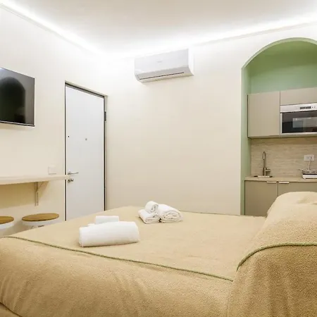 Petite - Design & Comfort * Mailand